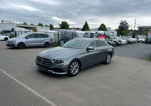 Mercedes-Benz E 200, 2020 3