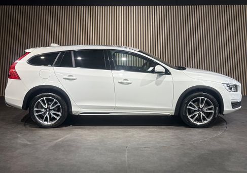 Volvo V60 Cross Country, 2018