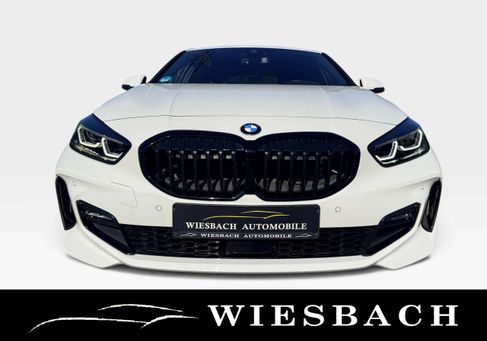 BMW 118, 2022