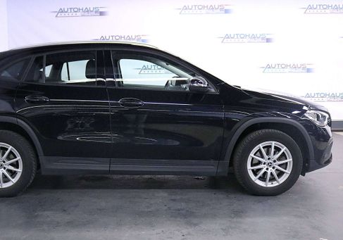 Mercedes-Benz GLA 200, 2021 3