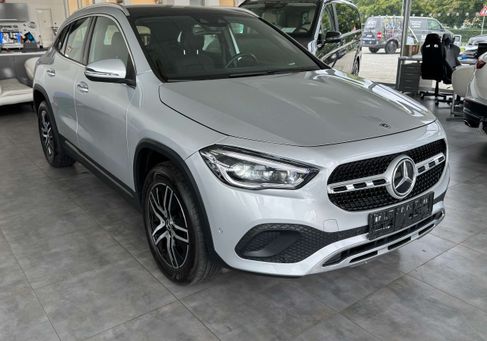 Mercedes-Benz GLA 200, 2020