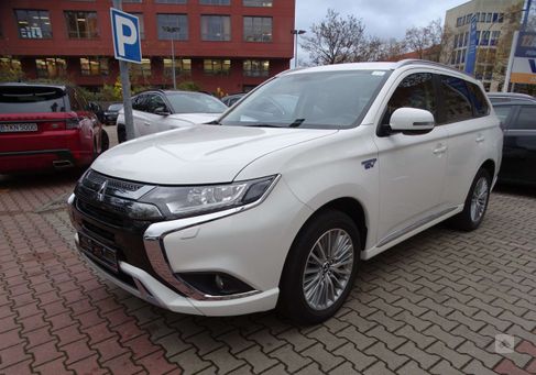 Mitsubishi Outlander, 2020