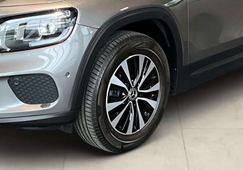 Mercedes-Benz GLB 200, 2023