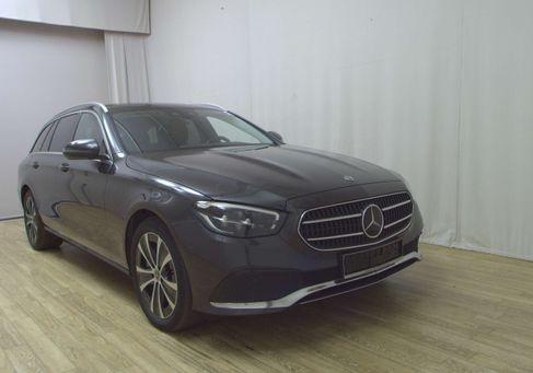 Mercedes-Benz E 300, 2022 3