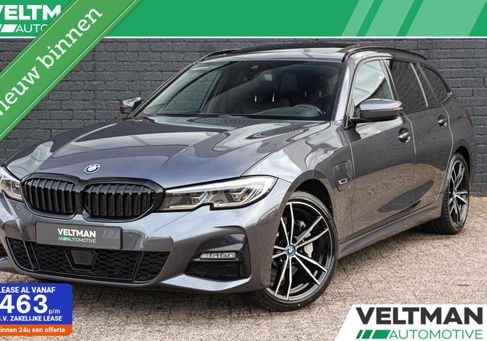 BMW 330, 2022