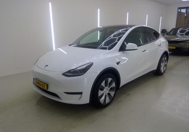 Tesla Model Y, 2024