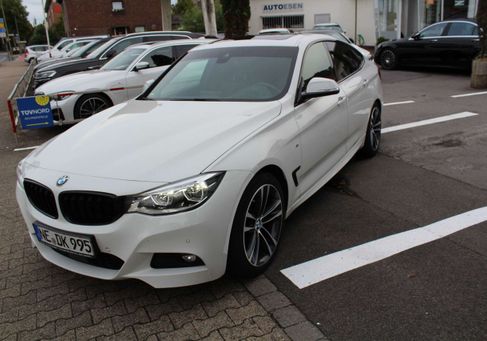 BMW 330, 2018 3