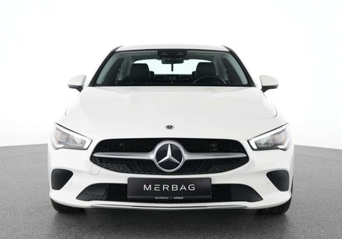Mercedes-Benz CLA 200, 2022