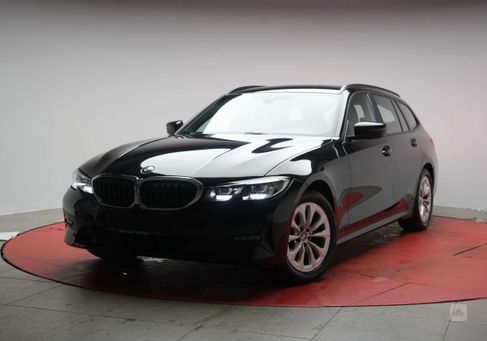 BMW 318, 2022