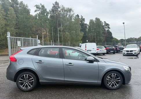 Volvo V40, 2018