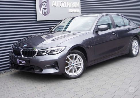 BMW 330, 2021