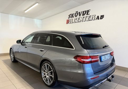Mercedes-Benz E 220, 2022 3