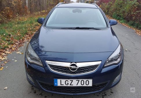 Opel Astra, 2011