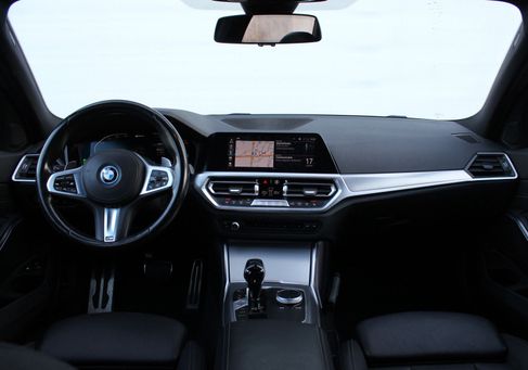 BMW 330, 2022 3