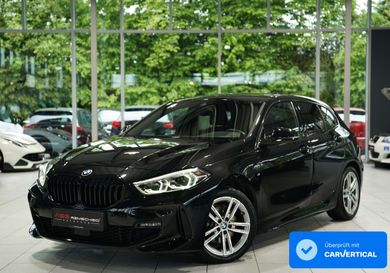 BMW 118, 2021