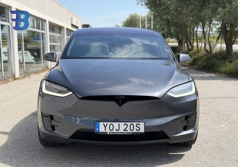 Tesla Model X, 2017