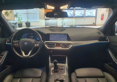 BMW 330, 2022