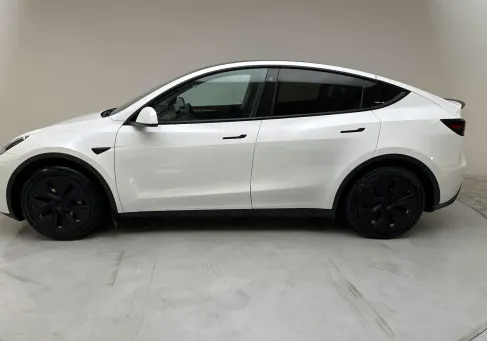 Tesla Model Y, 2023