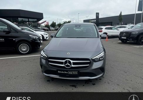 Mercedes-Benz B 180, 2022