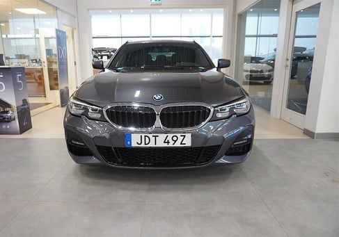 BMW 330, 2022