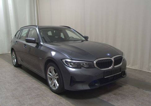 BMW 330, 2021 3