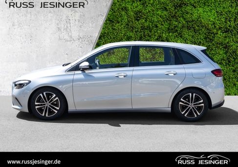 Mercedes-Benz B 180, 2025