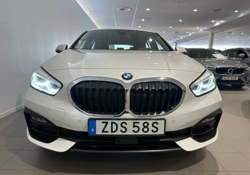 BMW 118, 2021