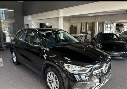 Mercedes-Benz GLA 250, 2022