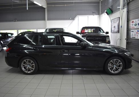 BMW 330, 2021