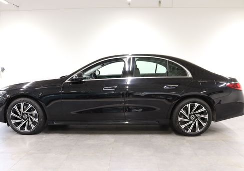 Mercedes-Benz E 300, 2024 3