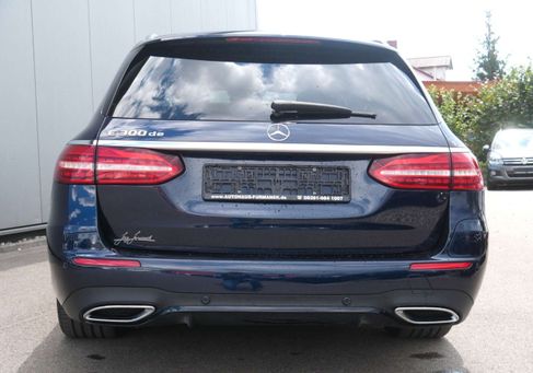 Mercedes-Benz E 300, 2022 3