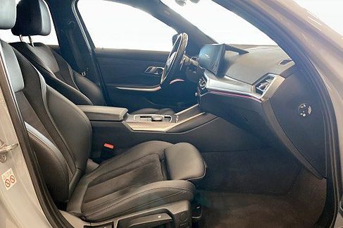 BMW 330, 2023