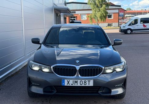 BMW 330, 2019