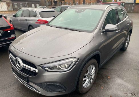 Mercedes-Benz GLA 200, 2021