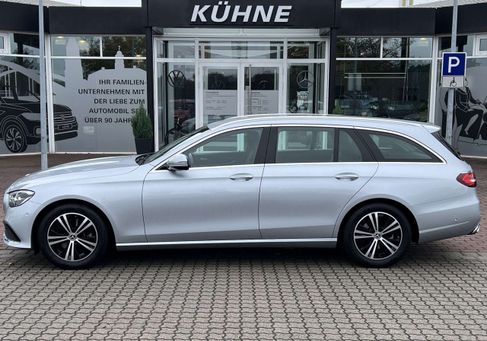 Mercedes-Benz E 200, 2022