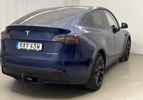 Tesla Model Y, 2024