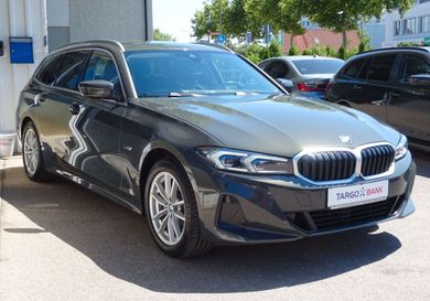BMW 330, 2023