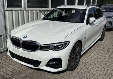 BMW 330, 2022