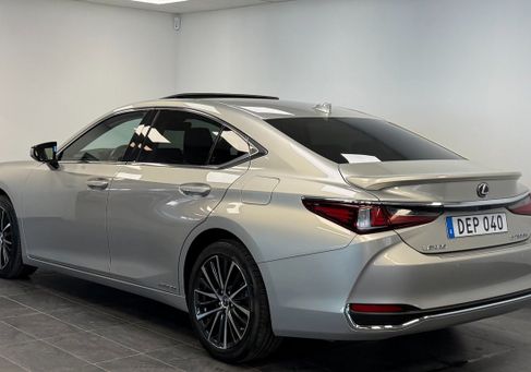 Lexus ES, 2022