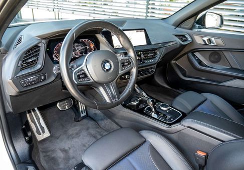 BMW 118, 2024