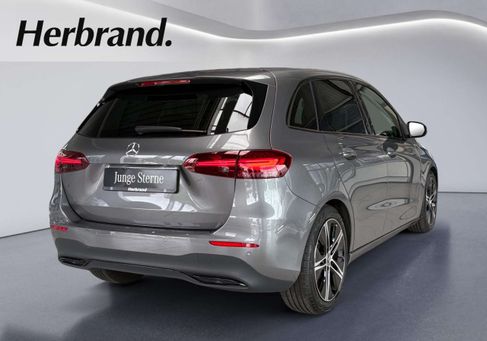 Mercedes-Benz B 180, 2025 3