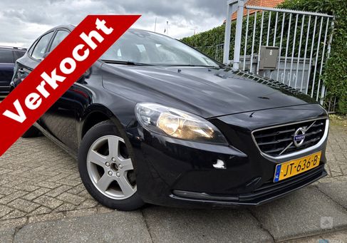 Volvo V40, 2015