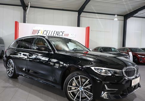 BMW 330, 2022