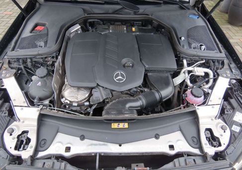 Mercedes-Benz E 220, 2023 3