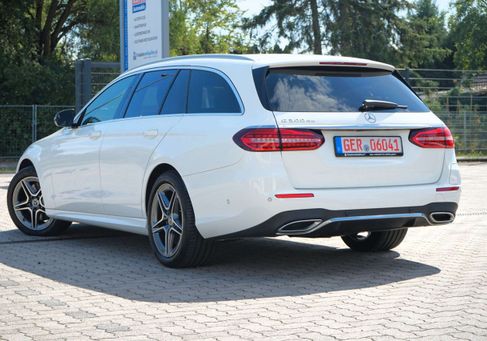 Mercedes-Benz E 300, 2022 3