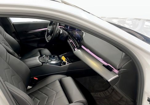 BMW 530, 2026 3