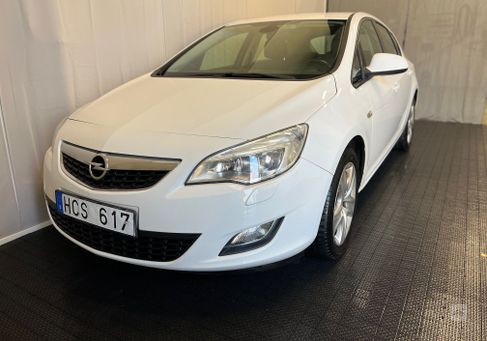 Opel Astra, 2011