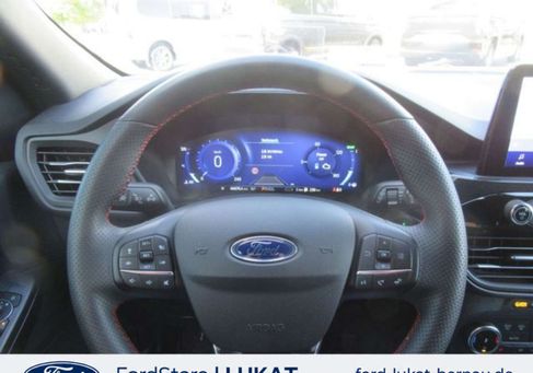 Ford Kuga, 2023 3