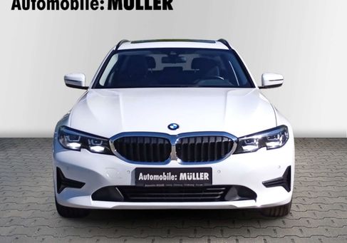 BMW 330, 2022