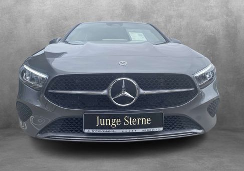 Mercedes-Benz A 180, 2025